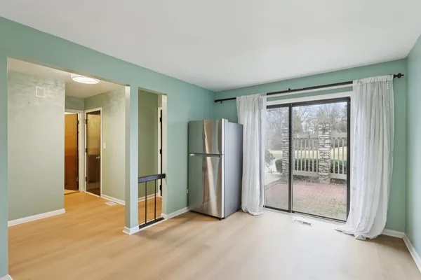 $400,000 | 105 West Dover Drive, Mount Prospect, IL 60056