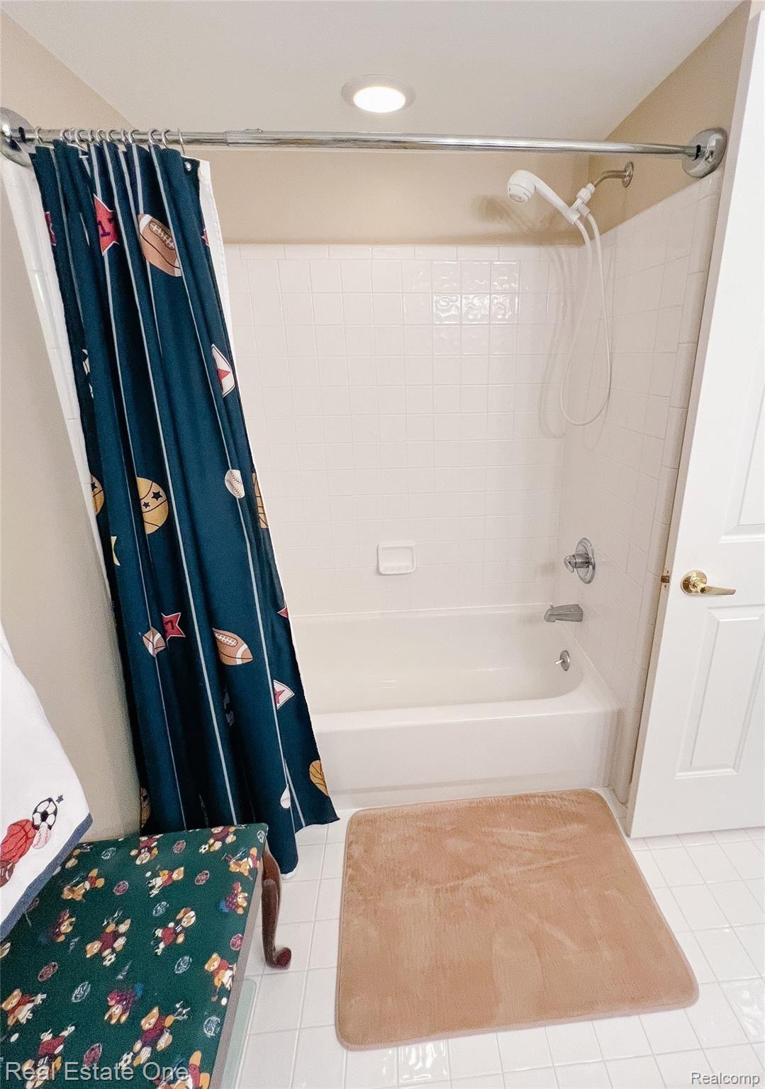 2014 Mapleridge Road Rochester, MI 48309 - Photo 35 of 53 35.jpg
