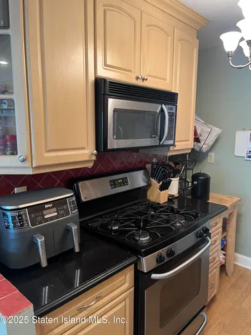 $225,000 | 1100 Clove Road, Unit 2N | Silver Lake