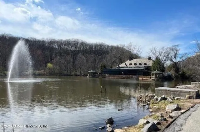 $225,000 | 1100 Clove Road, Unit 2N | Silver Lake