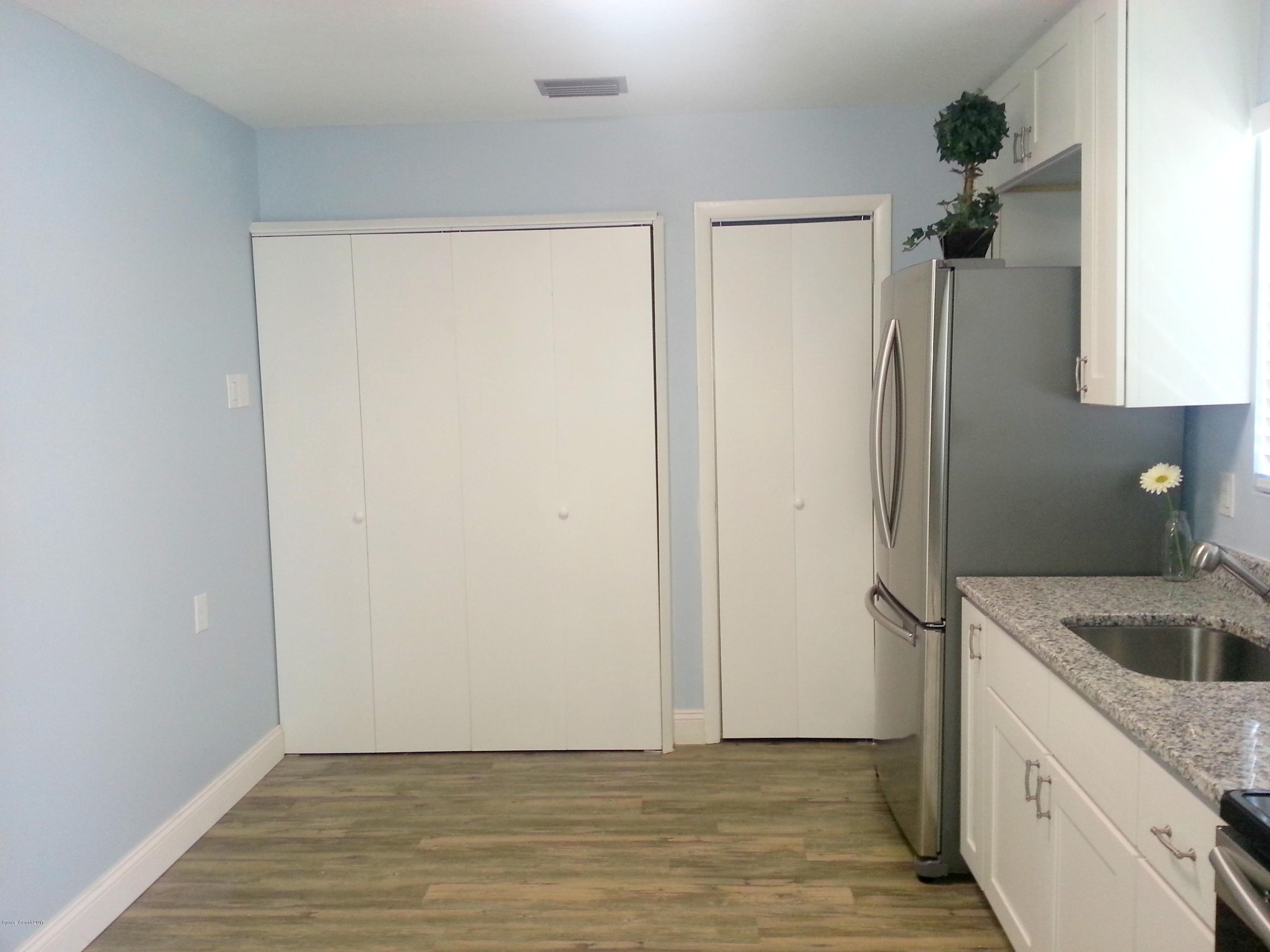 1020 Cherokee Road Southeast Palm Bay, FL 32909 - Photo 12 of 28 Inside Laundry