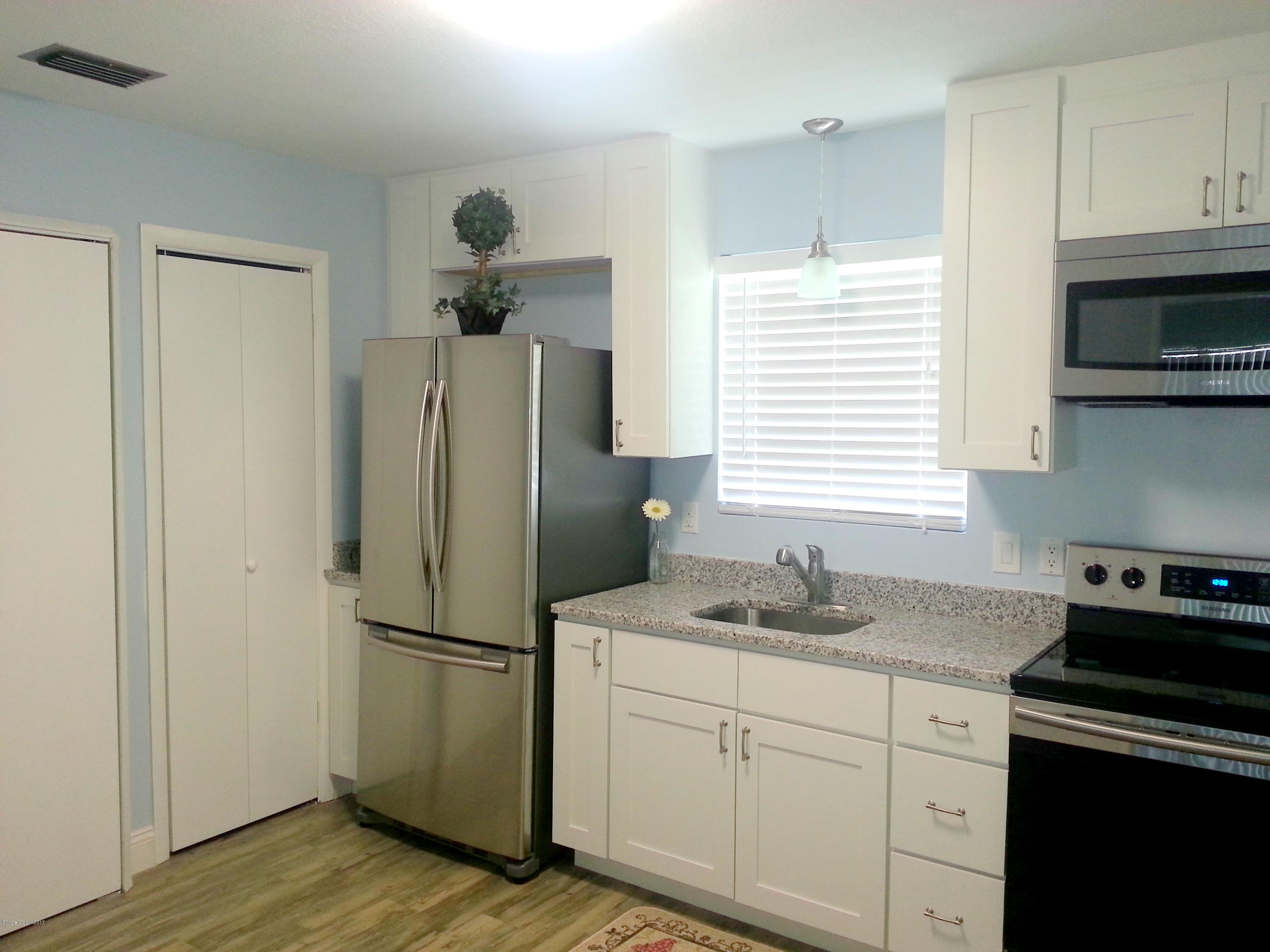 1020 Cherokee Road Southeast Palm Bay, FL 32909 - Photo 3 of 28 High End SS Appliances