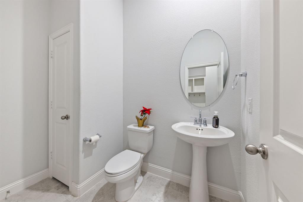 7505 Sunset Boulevard Rowlett, TX 75088 - Photo 11 of 33 a bathroom with a toilet sink and mirror