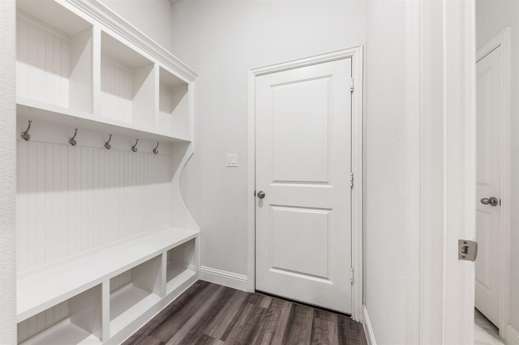 7505 Sunset Boulevard Rowlett, TX 75088 - Photo 10 of 33 a view of an empty walk in closet