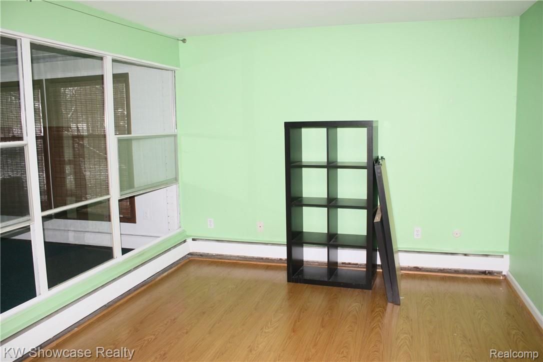 29520 Sugar Spring Road Farmington, MI 48334 - Photo 22 of 33 IMG_8793.JPG