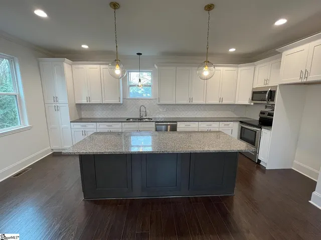 $2,300 | 305 Averill Street, Greenville, SC 29601