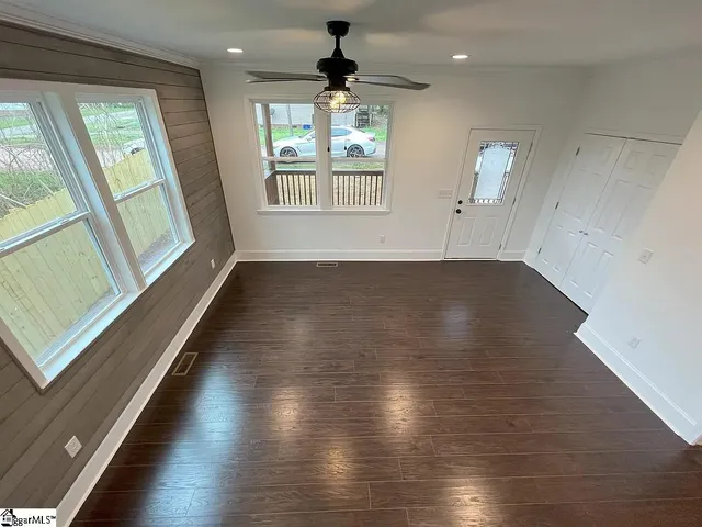 $2,300 | 305 Averill Street, Greenville, SC 29601