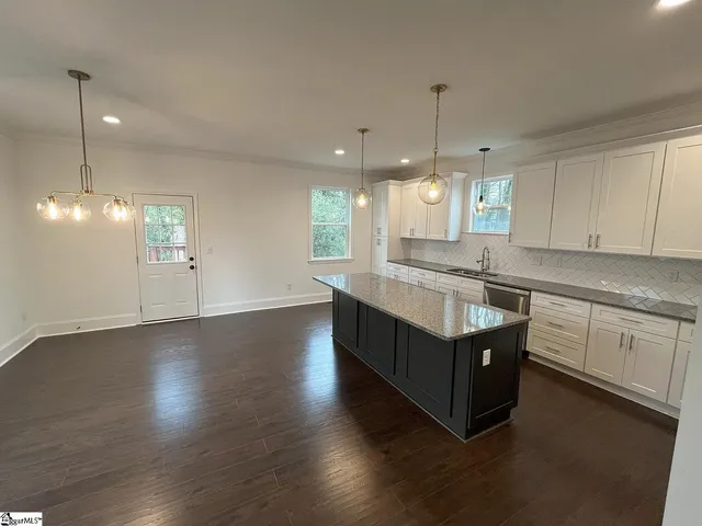 $2,300 | 305 Averill Street, Greenville, SC 29601