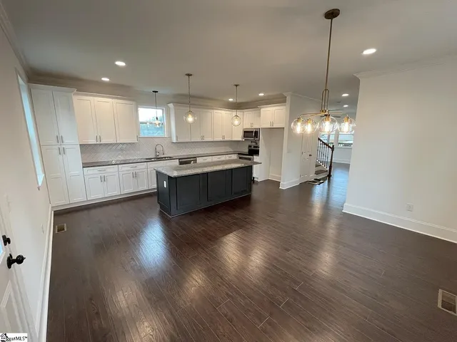 $2,300 | 305 Averill Street, Greenville, SC 29601