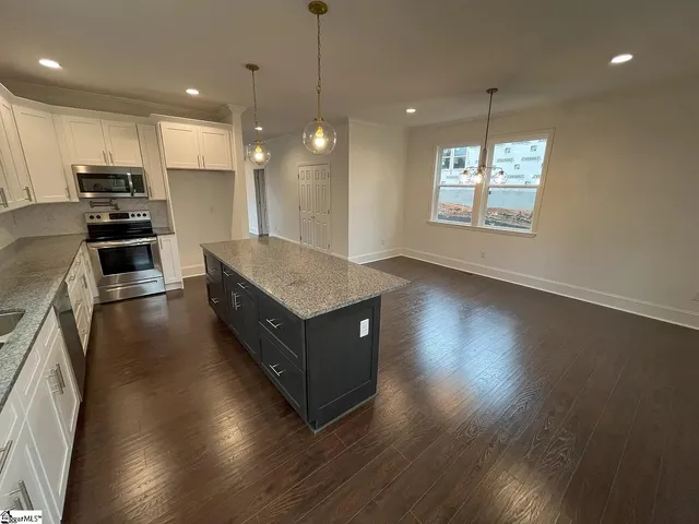 $2,300 | 305 Averill Street, Greenville, SC 29601