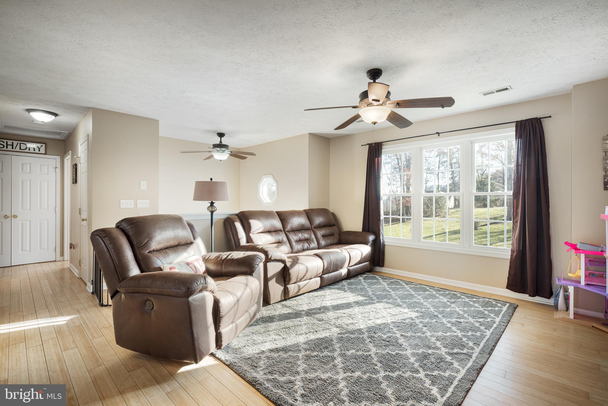 780 Lower Valley Road Strasburg, VA 22657 - Photo 11 of 37 Look at all that natural light!!