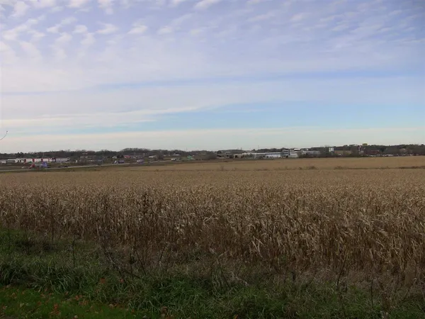 $999,000 | 33.5-ac 33.5-ac River, DeForest, WI 53532