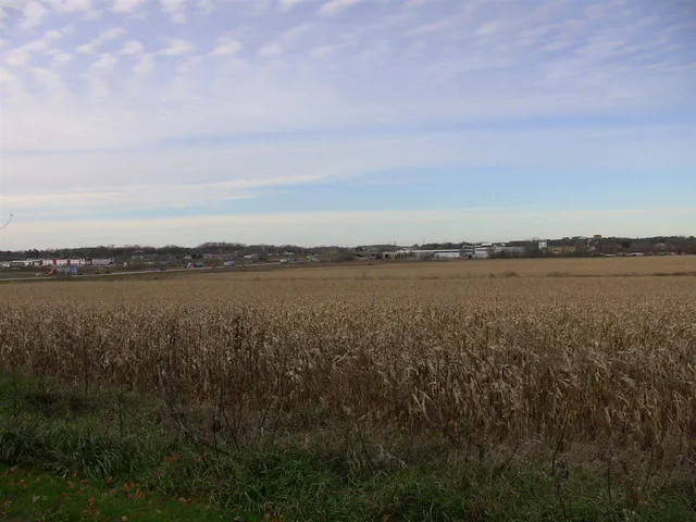 $999,000 | 33.5-ac 33.5-ac River, DeForest, WI 53532