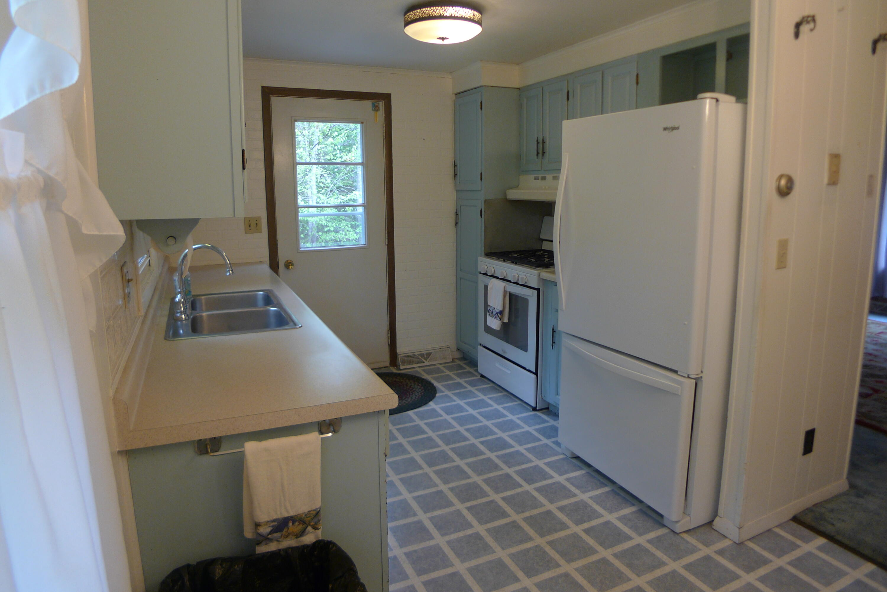 16 Barrows Road Boothbay Harbor, ME 04538 - Photo 4 of 11 Kitchen