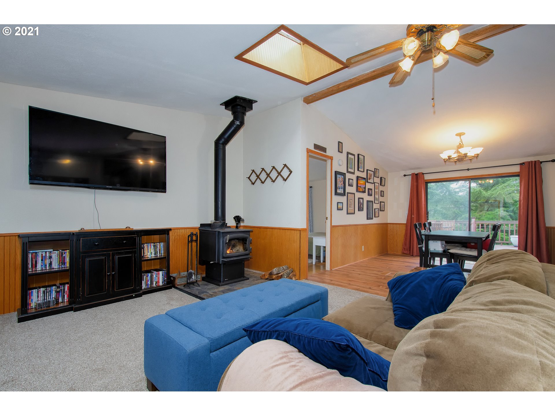 509 Northeast Pounder Road Corbett, OR 97019 - Photo 4 of 32 a living room with furniture and a flat screen tv