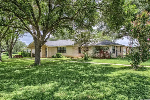 $1,125,000 | 900 North Graytown Road, St. Hedwig, TX 78152