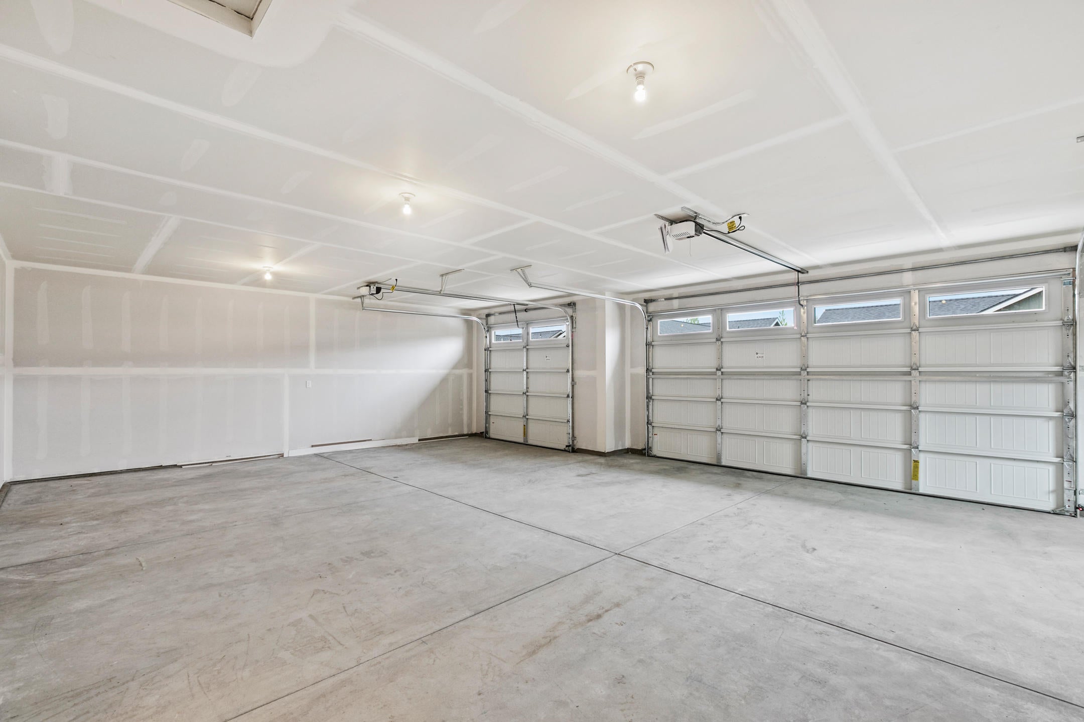 1682 McKinney Butte Road Sisters, OR 97759 - Photo 7 of 15 Durham - Garage