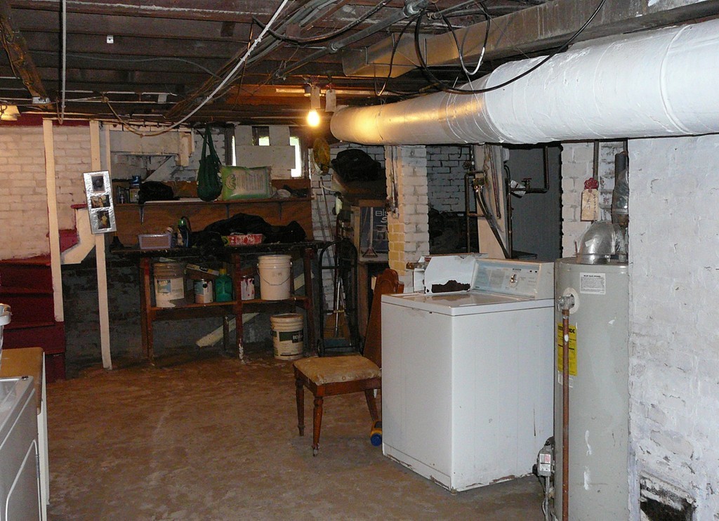 40 Revere Street Springfield, MA 01108 - Photo 19 of 21 a view of a room with gym equipment