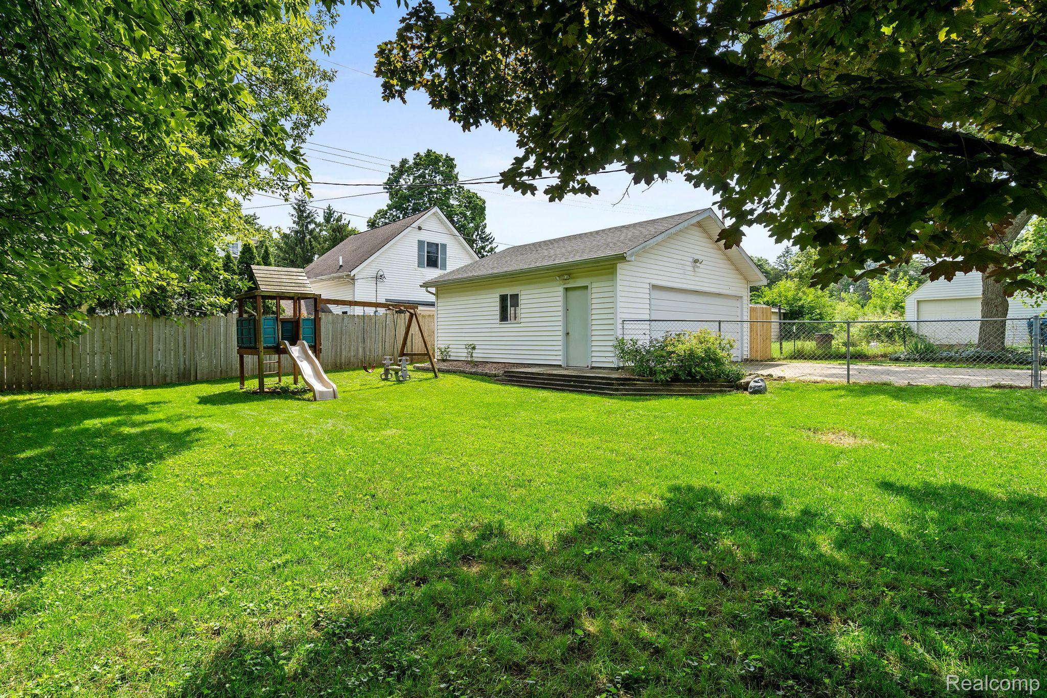 435 West Livingston Road Highland, MI 48357 - Photo 8 of 27 Gallery Image 8