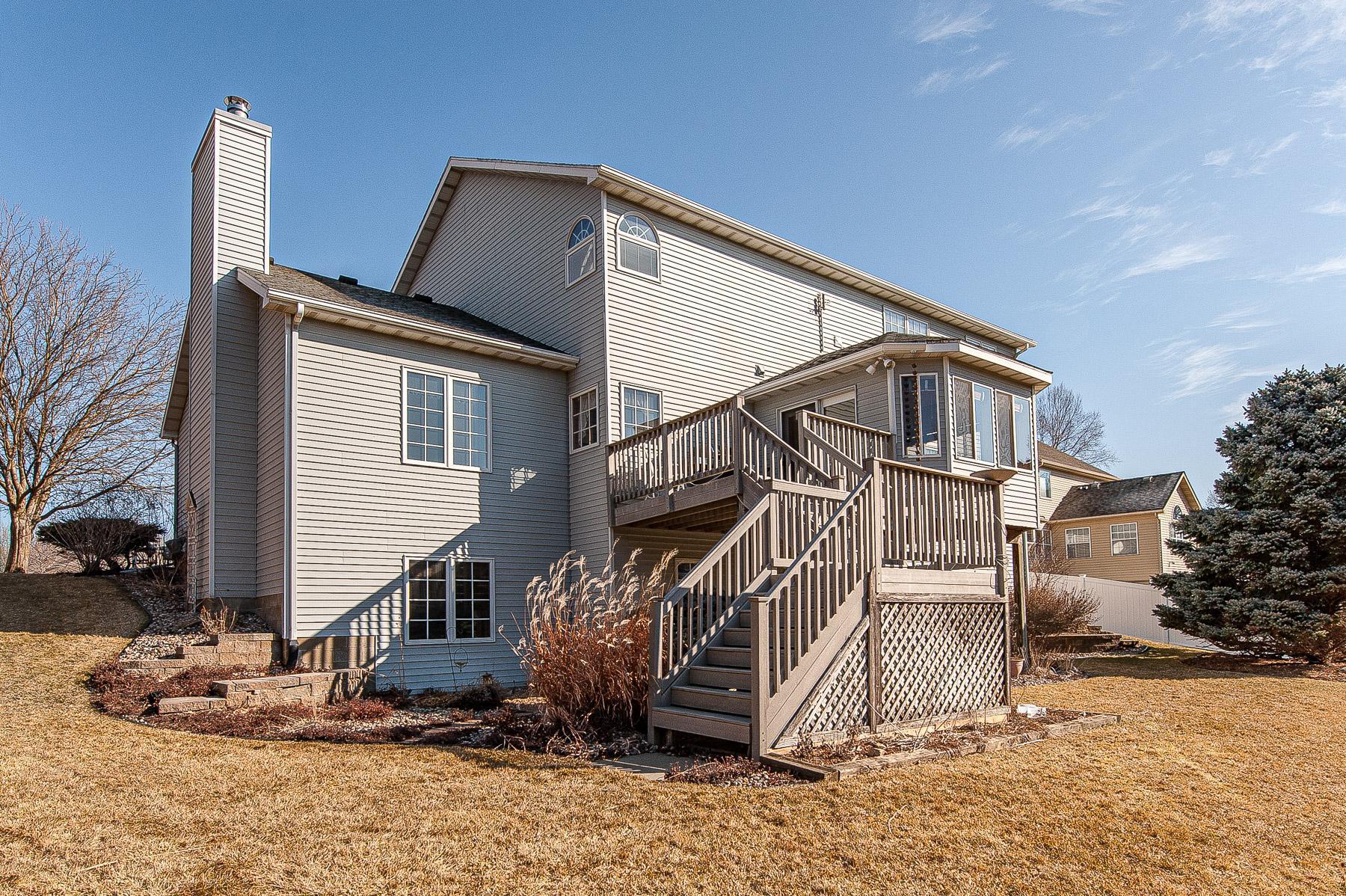 2726 Mayowood Lane Southwest Rochester, MN 55902 - Photo 2 of 45