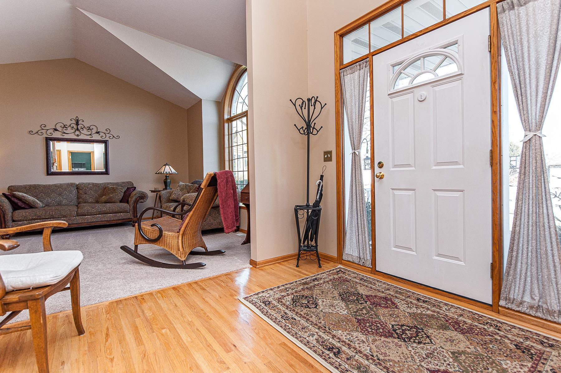 2726 Mayowood Lane Southwest Rochester, MN 55902 - Photo 3 of 45