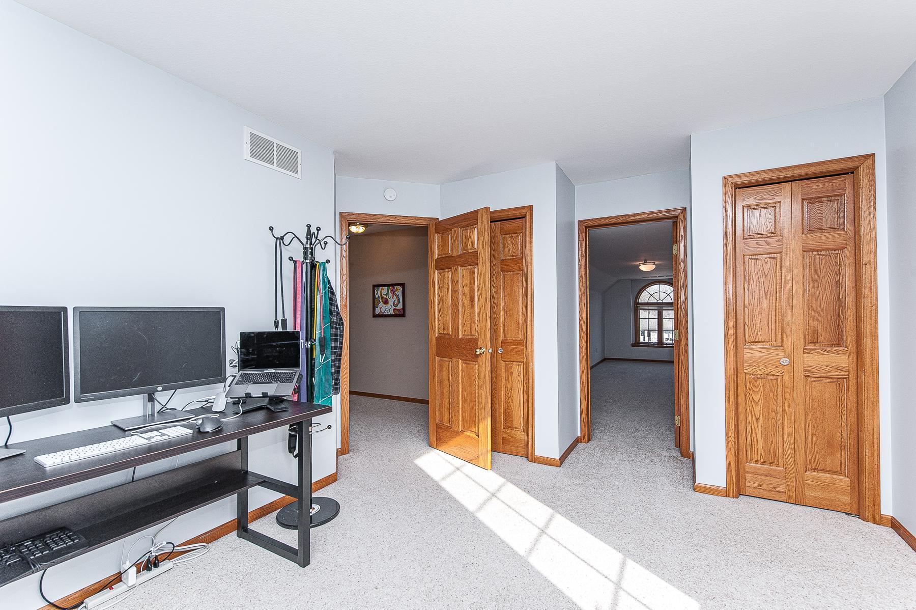 2726 Mayowood Lane Southwest Rochester, MN 55902 - Photo 31 of 45