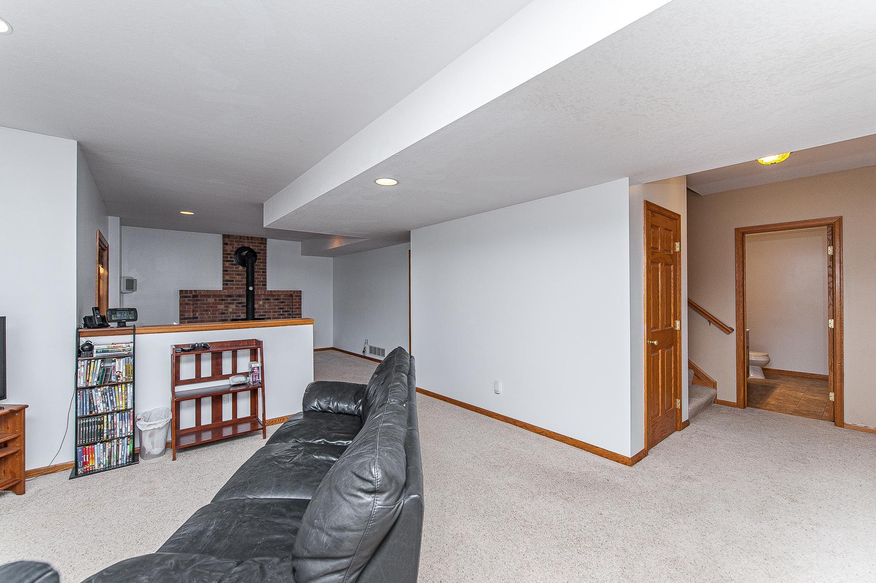 2726 Mayowood Lane Southwest Rochester, MN 55902 - Photo 34 of 45