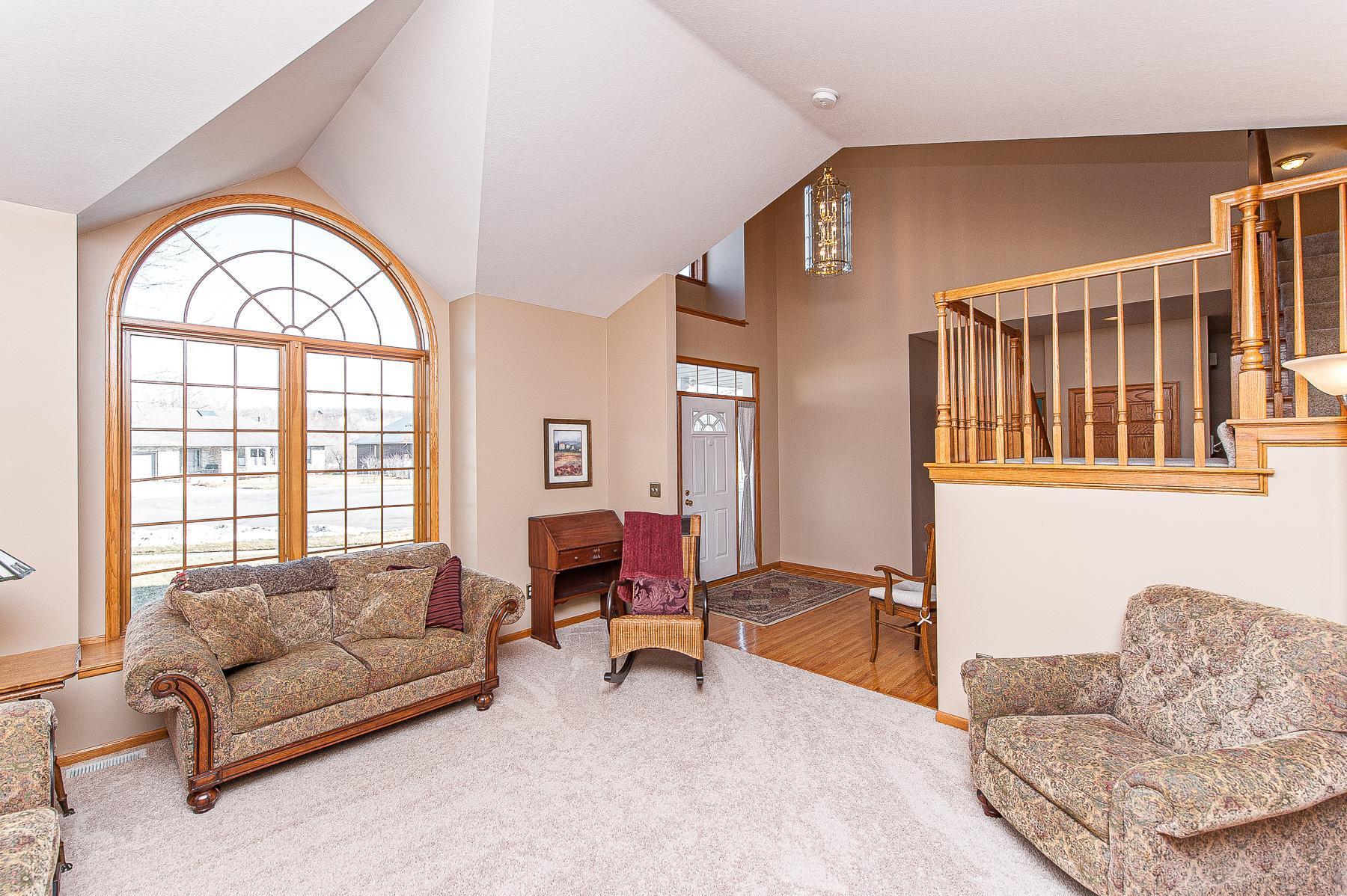 2726 Mayowood Lane Southwest Rochester, MN 55902 - Photo 5 of 45