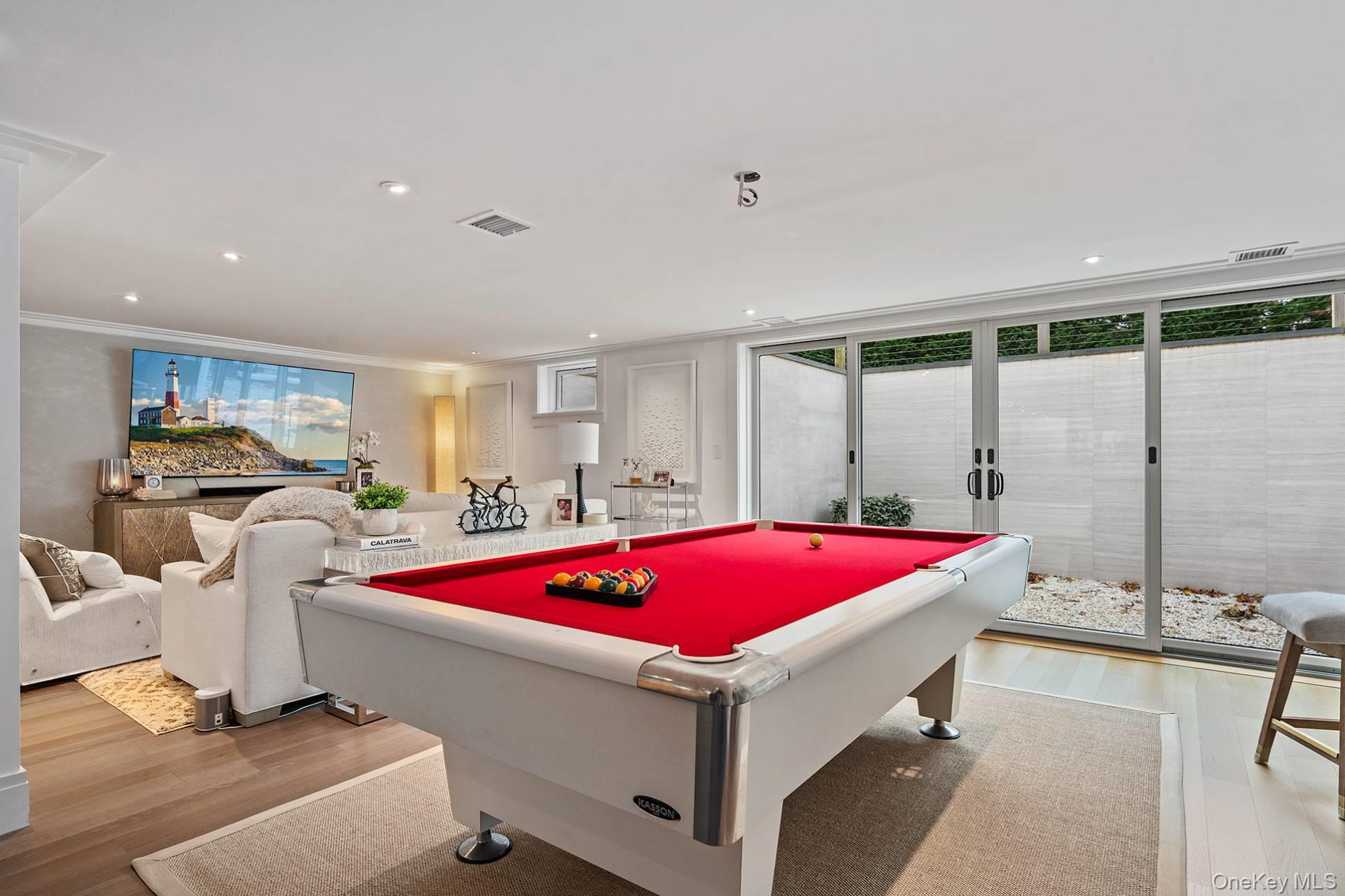 54 Glade Road East Hampton, NY 11937 - Photo 17 of 35 a very nice looking room with a table and chairs