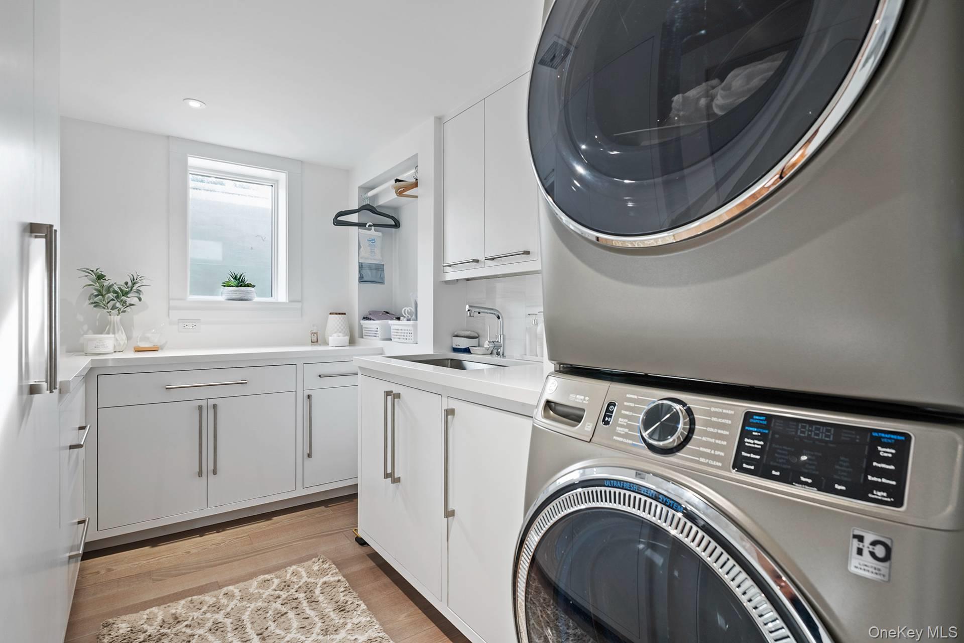 54 Glade Road East Hampton, NY 11937 - Photo 25 of 35 a utility room with dryer and washer