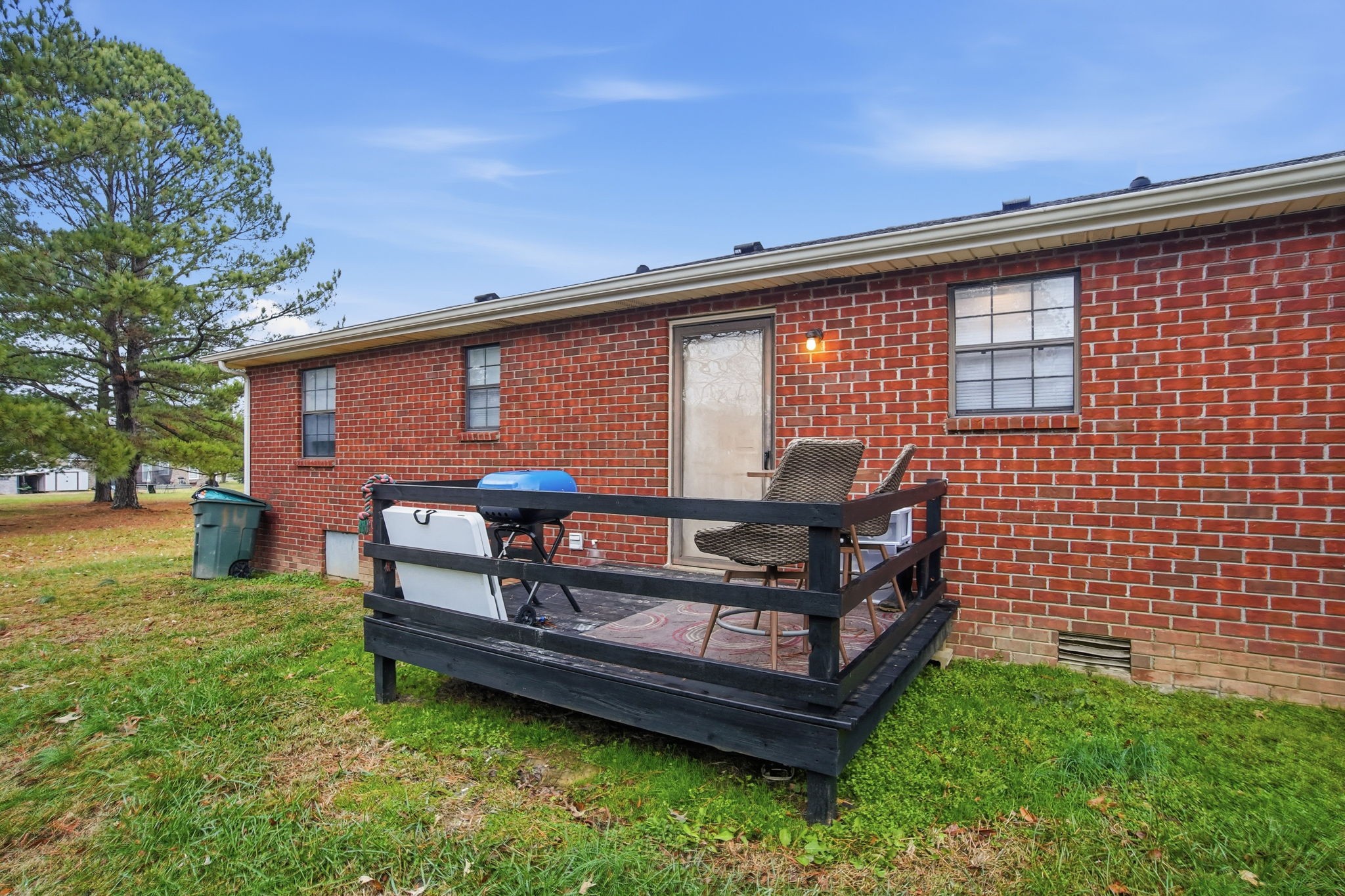 115 Gayla Court Portland, TN 37148 - Photo 43 of 46 a backyard of a house with table and chairs