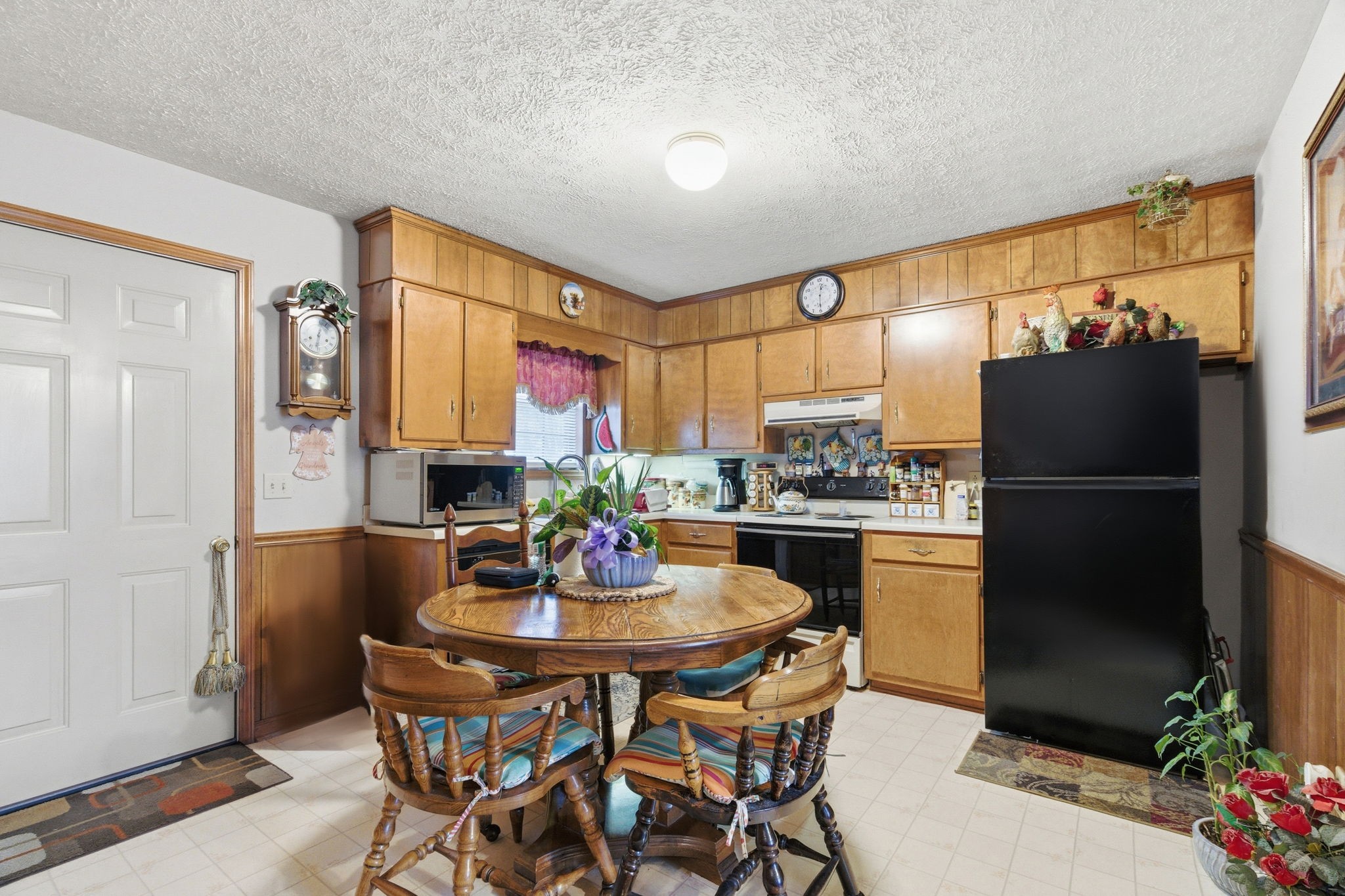 115 Gayla Court Portland, TN 37148 - Photo 10 of 46 a kitchen with a refrigerator and dining table