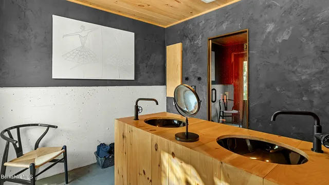 $2,500,000 | 1373 Boardman Street, Sheffield, MA 01257