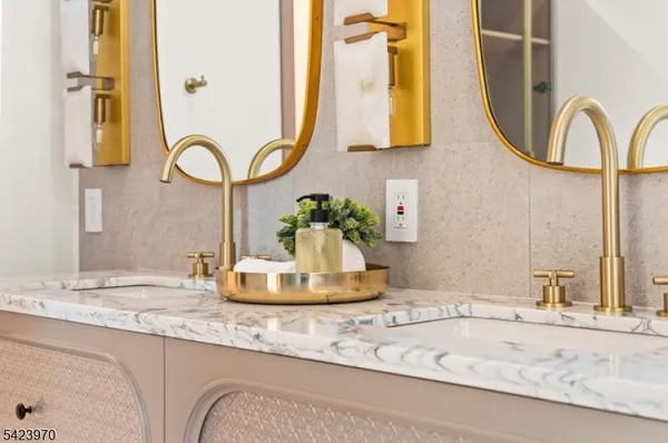 $4,789,000 | 9 Farbrook Drive, Short Hills, NJ 07078