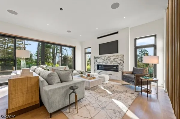 $4,789,000 | 9 Farbrook Drive, Short Hills, NJ 07078