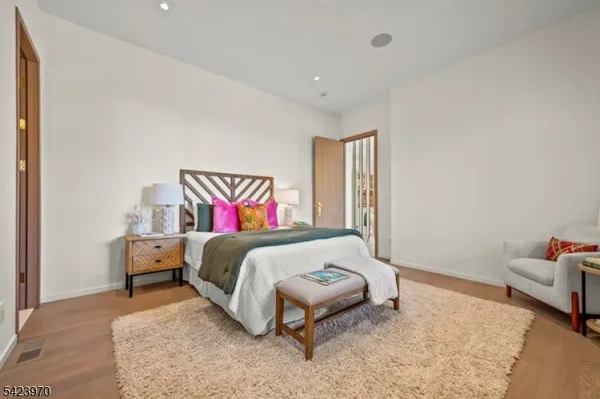 $4,789,000 | 9 Farbrook Drive, Short Hills, NJ 07078