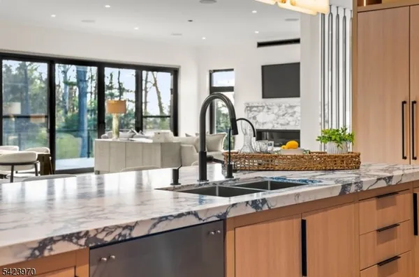 $4,789,000 | 9 Farbrook Drive, Short Hills, NJ 07078