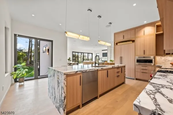 $4,789,000 | 9 Farbrook Drive, Short Hills, NJ 07078