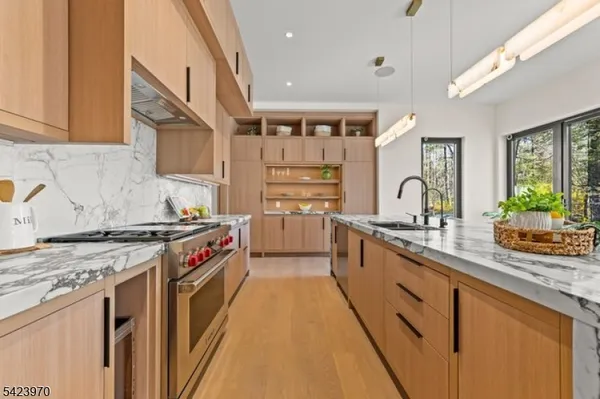 $4,789,000 | 9 Farbrook Drive, Short Hills, NJ 07078