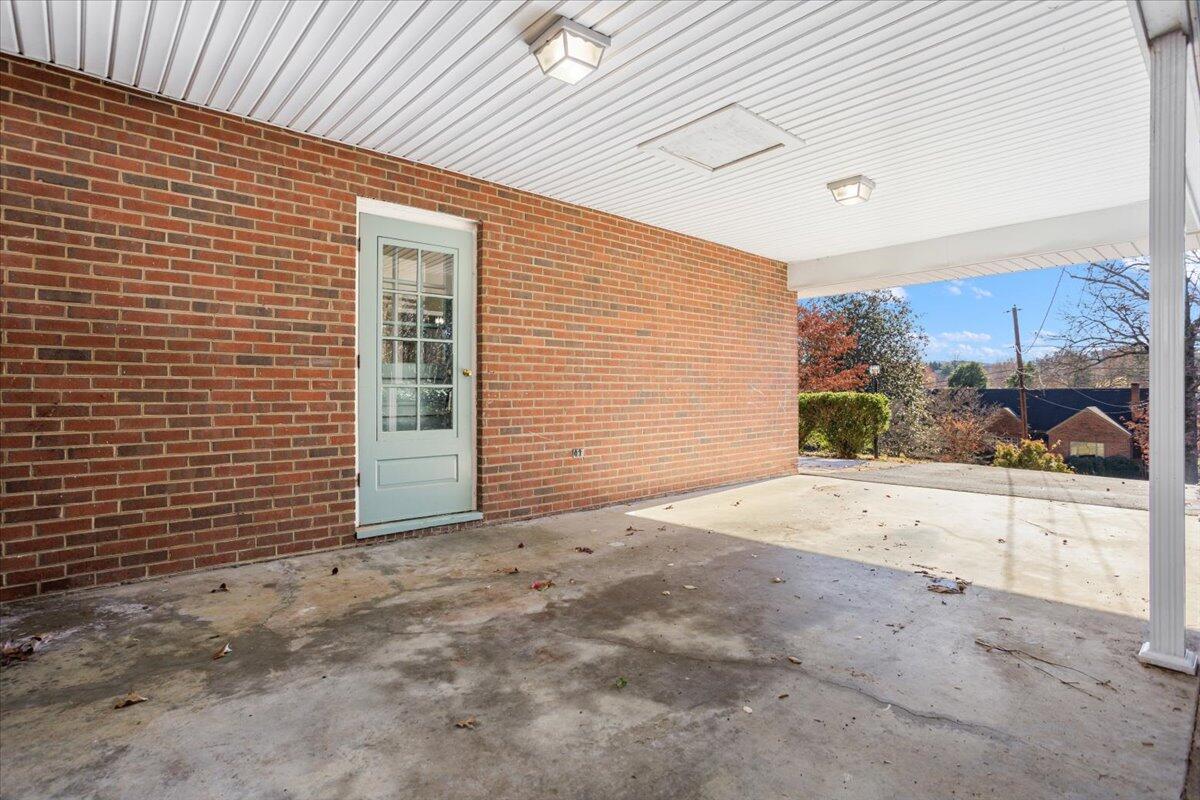 1127 Clearfield Road Southwest Roanoke, VA 24015 - Photo 12 of 37 12-1127 Clearfield Rd SW_12