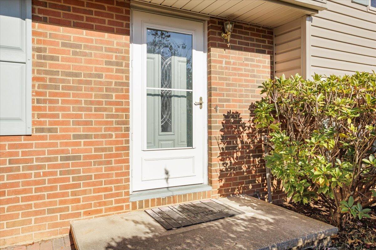 1127 Clearfield Road Southwest Roanoke, VA 24015 - Photo 5 of 37 05-1127 Clearfield Rd SW_05