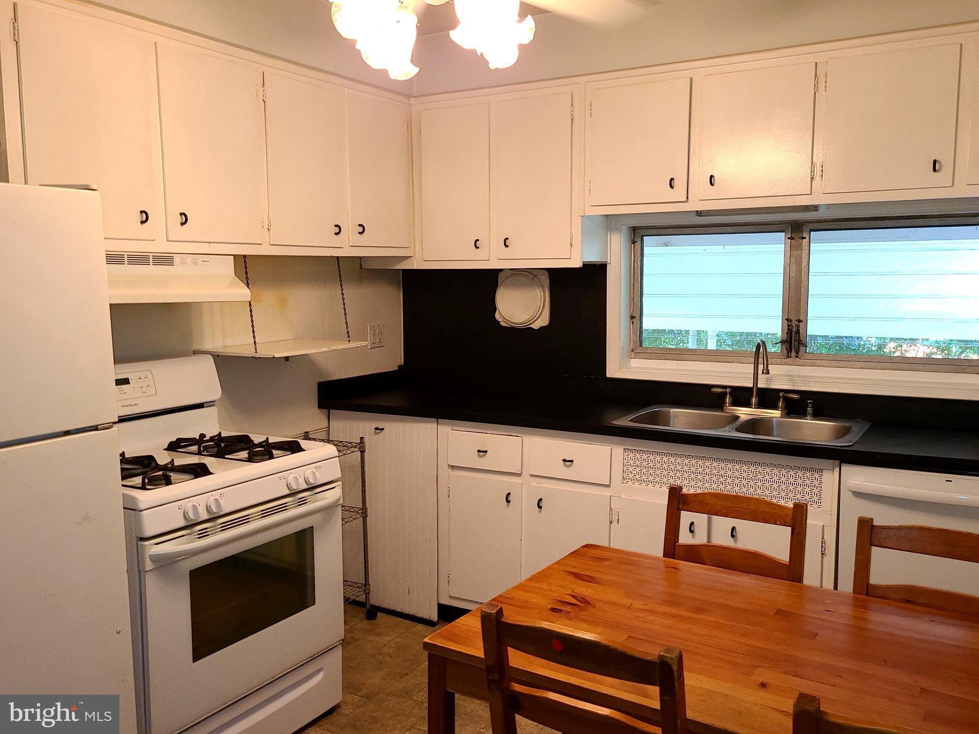 451 Valley Road Elkins Park, PA 19027 - Photo 5 of 16 Eat-In Kitchen with Gas Cooking