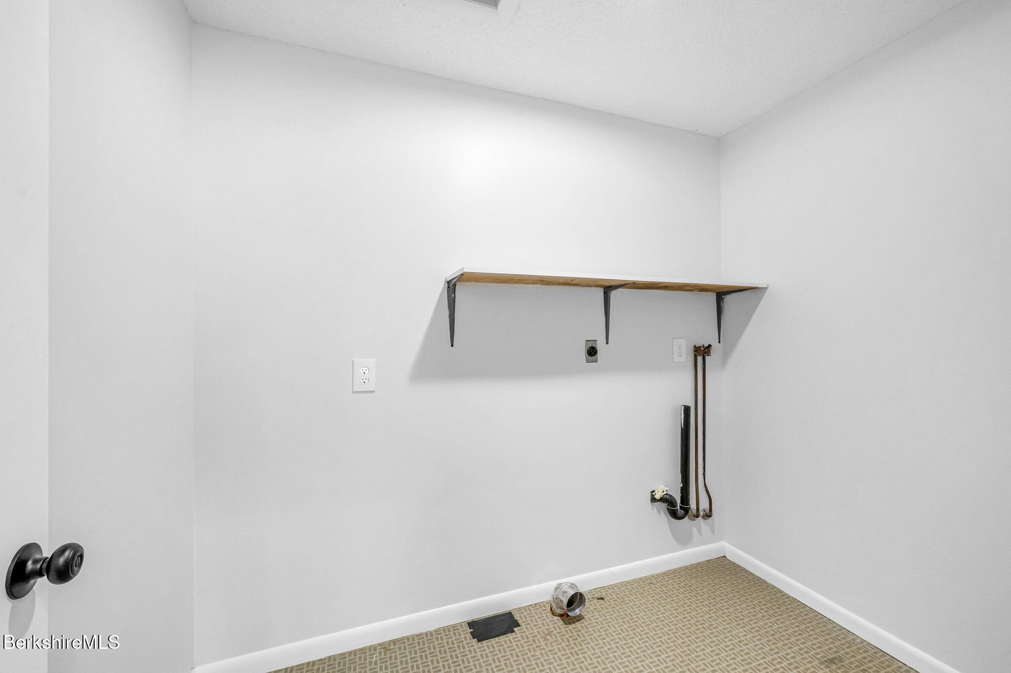 1874 Home Road Sheffield, MA 01230 - Photo 22 of 42 a bathroom with a shower