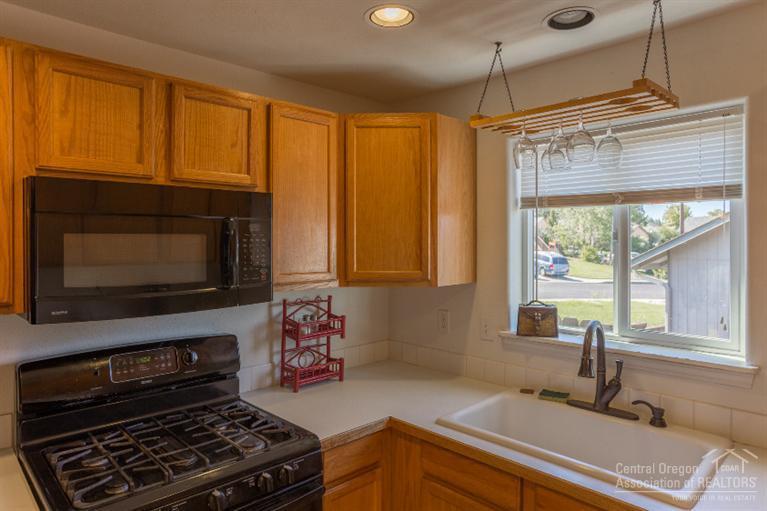 2364 Southwest 33rd Street Redmond, OR 97756 - Photo 10 of 25 Additional Photo