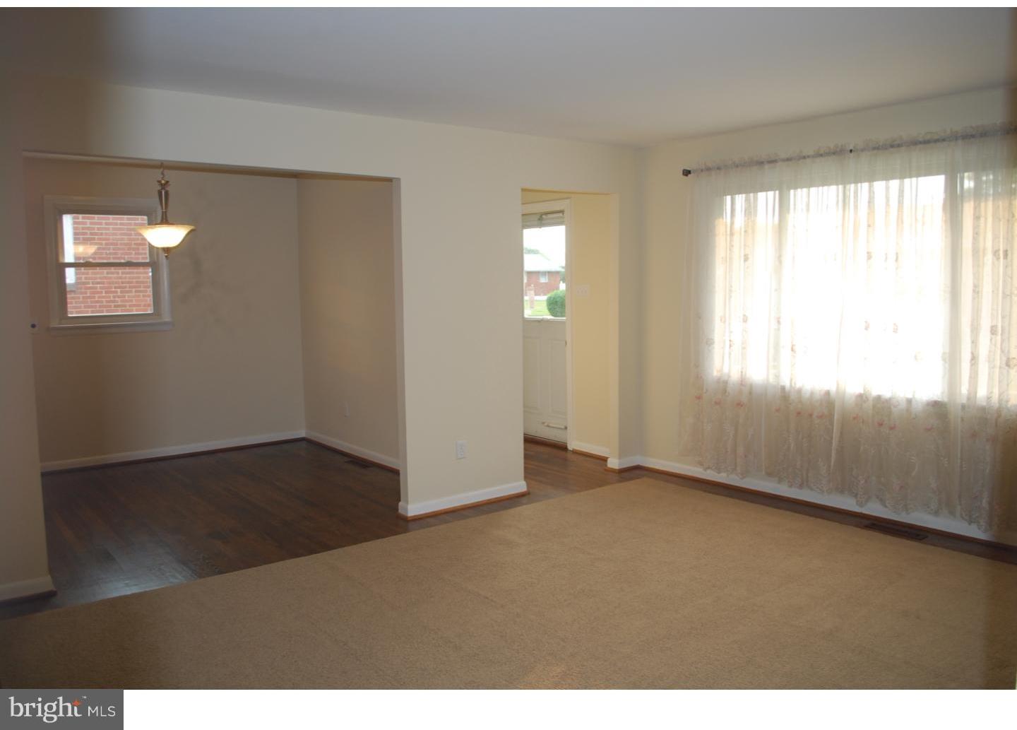 16 Doncaster Road New Castle, DE 19720 - Photo 8 of 19 Living Room