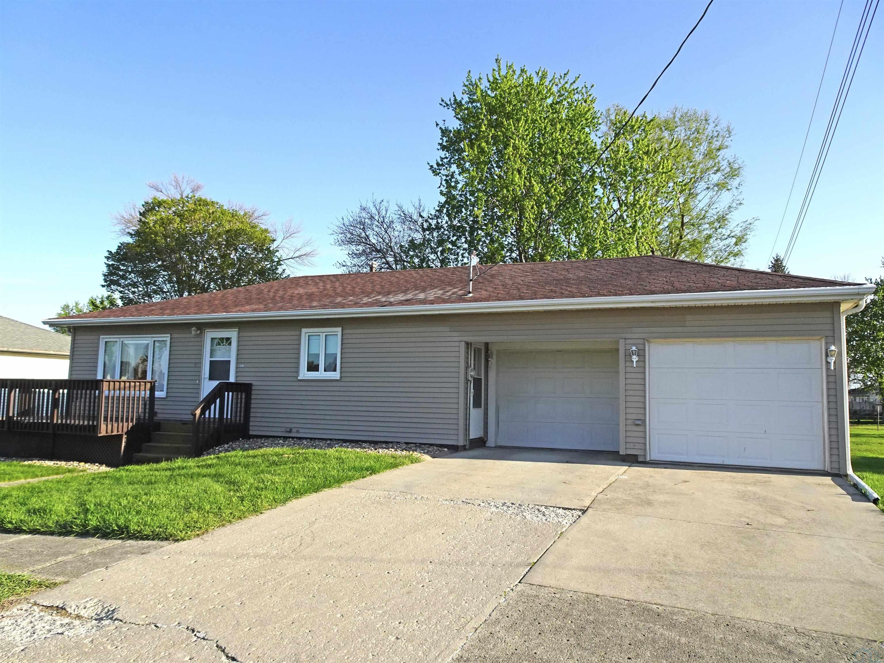 511 Oak Street Sheldon, IA 51201 - Photo 1 of 12 Gallery Image 1