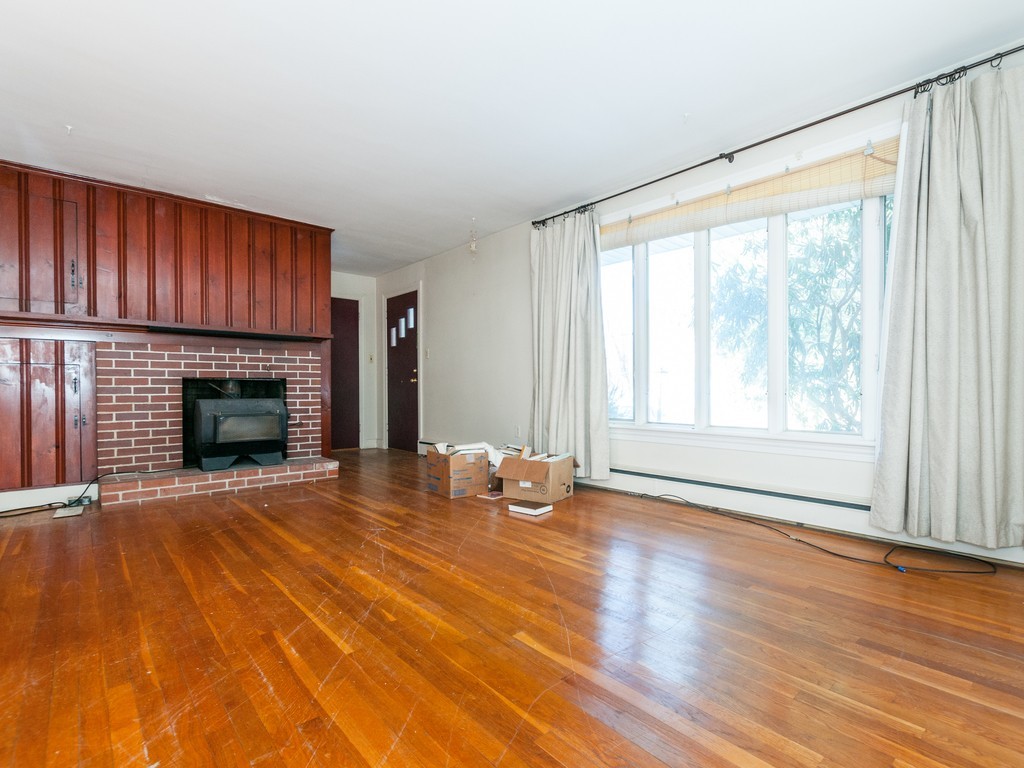 28 Andover Street Georgetown, MA 01833 - Photo 4 of 30 Gallery Image 4