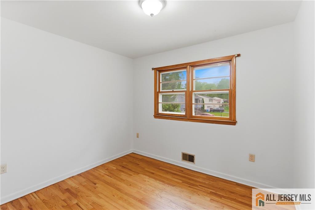 178 Jeff Street Edison, NJ 08837 - Photo 14 of 27