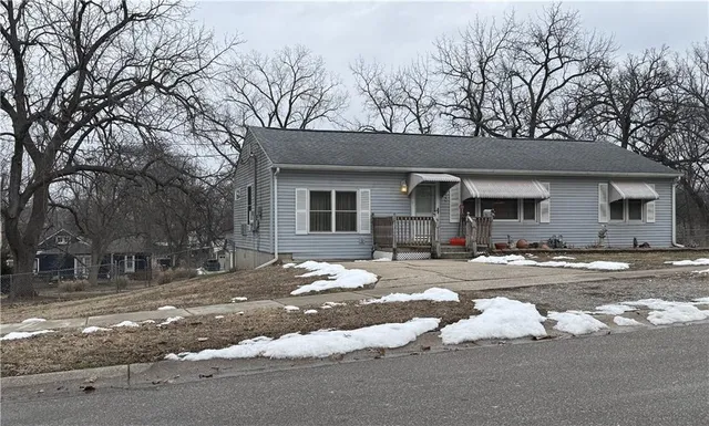 $245,000 | 333 Allcutt Avenue, Bonner Springs, KS 66012