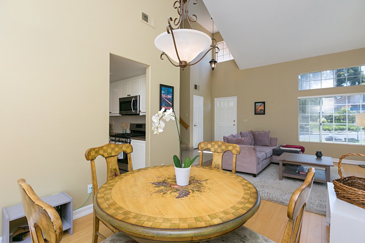 1811 Crystal Ridge Way Vista, CA 92081 - Photo 3 of 14